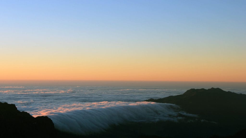 cascada-de-nubes-desde-el-roque-de-los-muchachos