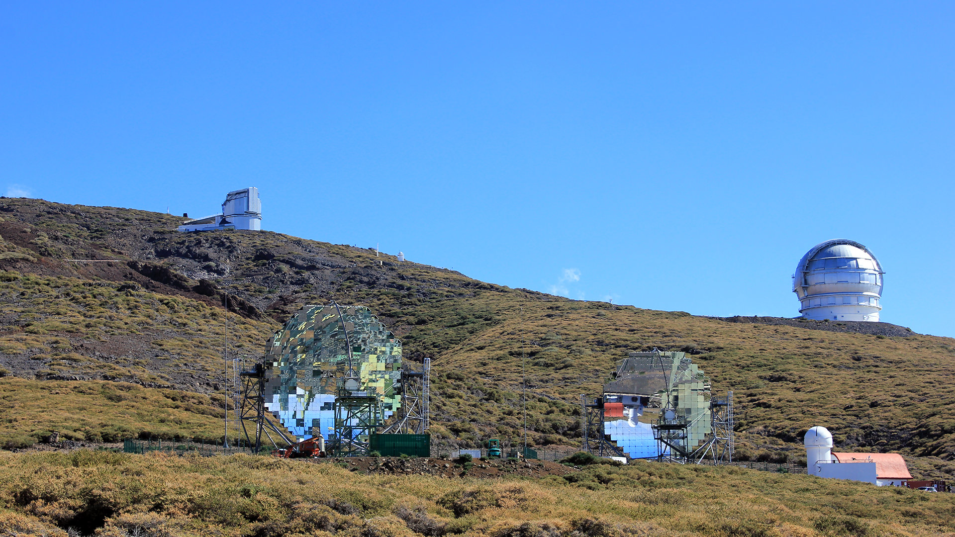 La isla de La Palma ha obtenido durante años el certificado de destino turístico Starlight (una iniciativa respaldada por la Organización Mundial del Turismo de la OMT), un sistema creado con el objetivo de fomentar, a nivel mundial, el desarrollo de la calidad de la experiencia turística y protección del cielo nocturno. El certificado tiene como objetivo garantizar la oportunidad de disfrutar de la vista de las estrellas y descubrir los valores científicos, culturales, naturales y paisajísticos asociados. Recordemos que desde 1983 La Palma ha sido Reserva Mundial de la Biosfera de la UNESCO.