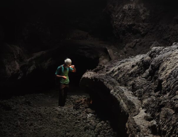 La visita guiada al tubo volcánico Cueva de Las Palomas La Palma Tubo